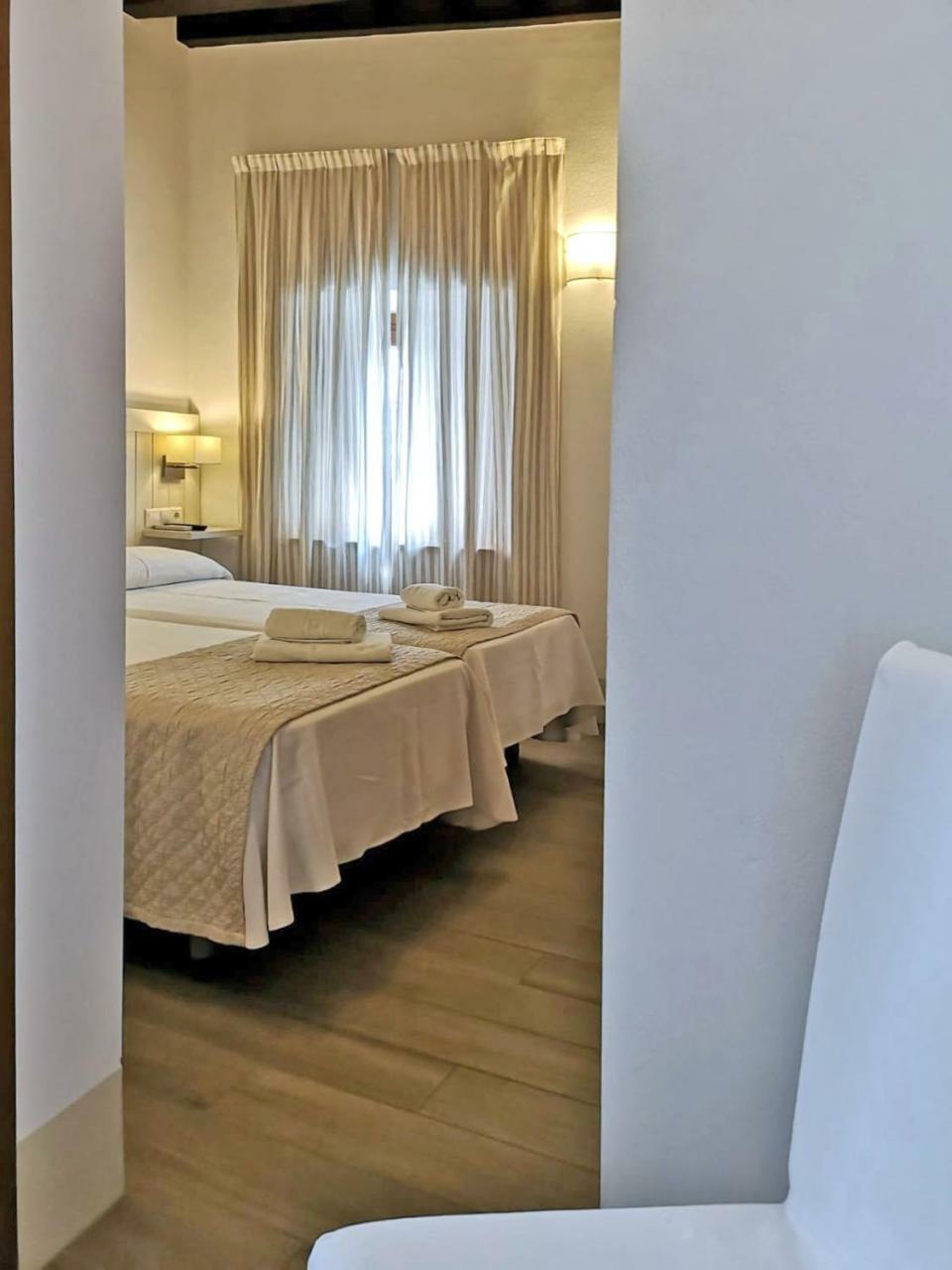Hostal La Fonda 콘일데라프론테라 외부 사진