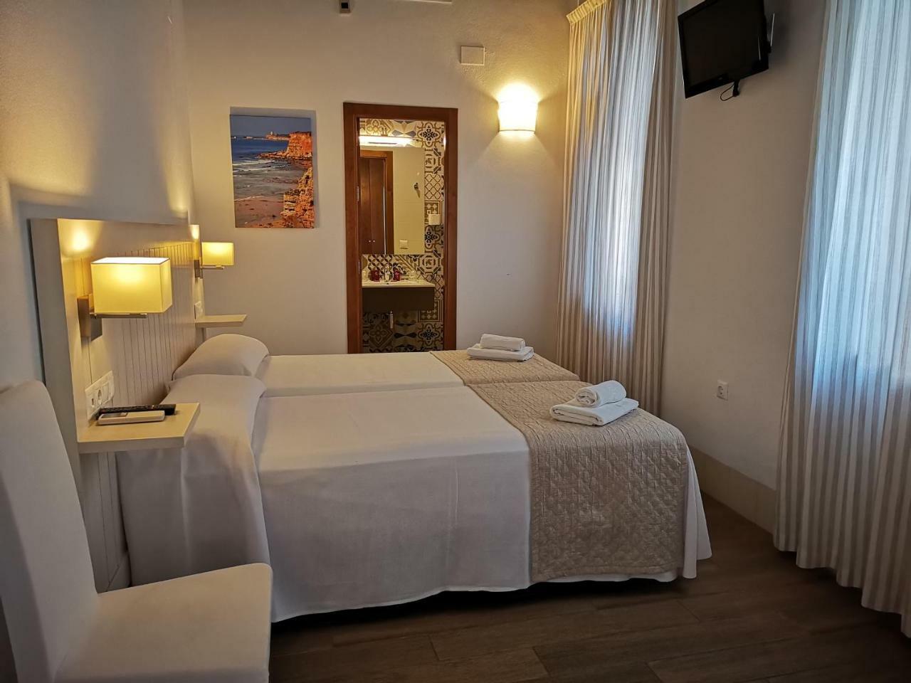 Hostal La Fonda 콘일데라프론테라 외부 사진